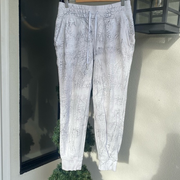 Lululemon Warm Down 7/8 Length Joggers Size 8 Thread Dye Rover White & Black - Picture 1 of 4